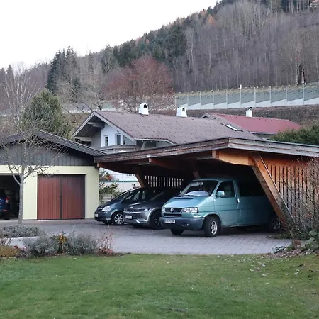Landhaus-appartements Warraich 아파트