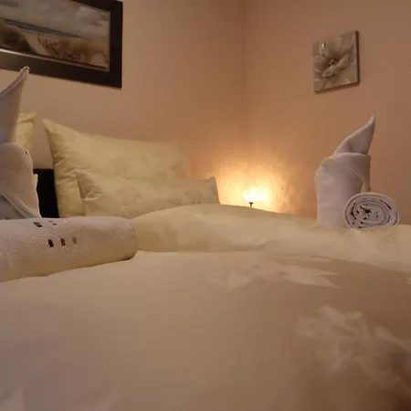 Landhaus-appartements Warraich Apartment *