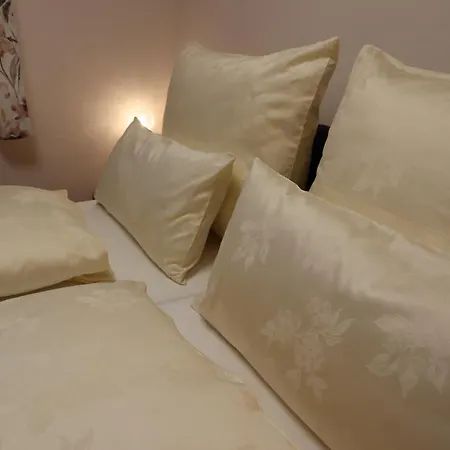 Landhaus-appartements Warraich דירה