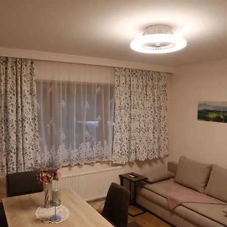 Landhaus-appartements Warraich Apartment