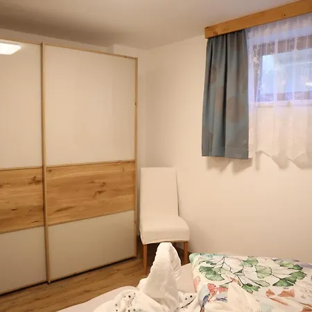 Apartment Landhaus-appartements Warraich