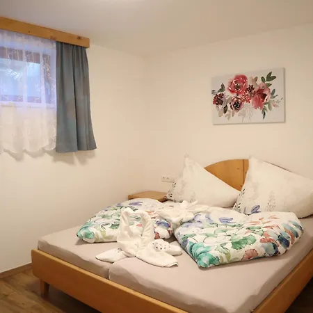 Landhaus-appartements Warraich Apartamento *