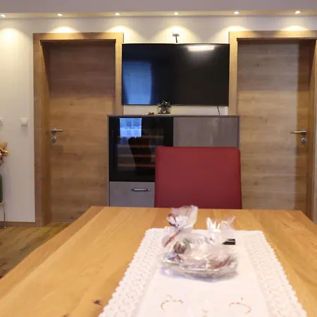 Landhaus-appartements Warraich Apartment