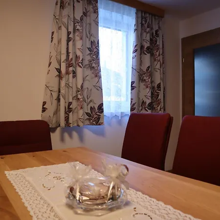 Landhaus-appartements Warraich Apartmán *