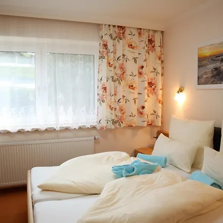 Landhaus-appartements Warraich