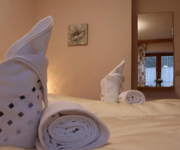 Landhaus-appartements Warraich 斯拉德明