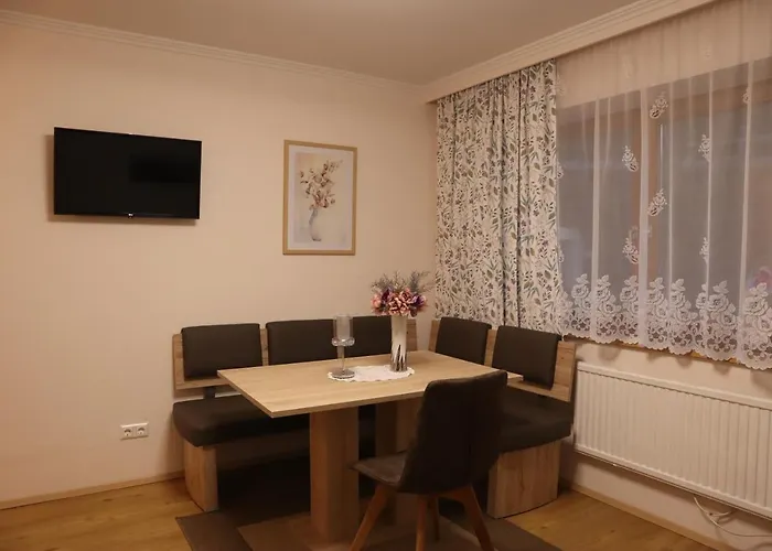 Landhaus-appartements Warraich